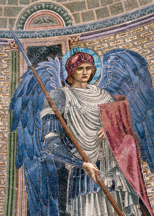 Archange Michel tenant un manteau et une lance - détail de la mosaïque de l'abside