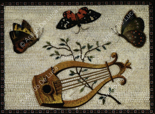 Schmetterlinge und Musikinstrument