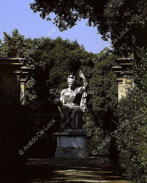Estatua colosal de la diosa Roma