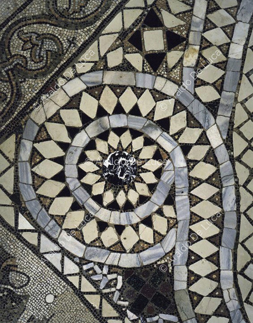 Fußboden mit geometrischem Dekor. Detail