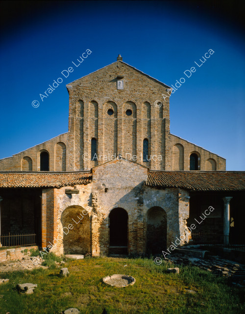 Kirche Santa Maria Assunta. Äußeres