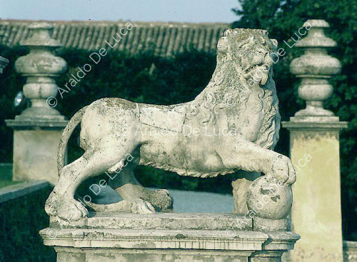 Villa Barbaro. Statue de lion