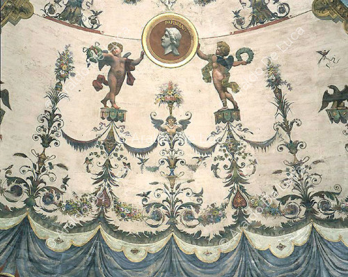 Salon, plafond orné de fresques