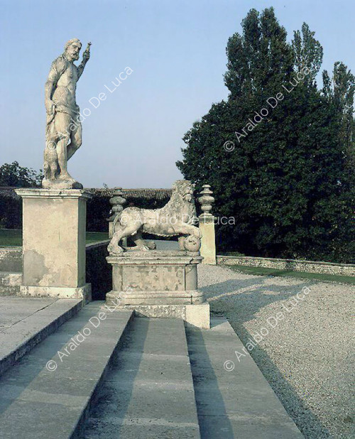 Statua del giardino