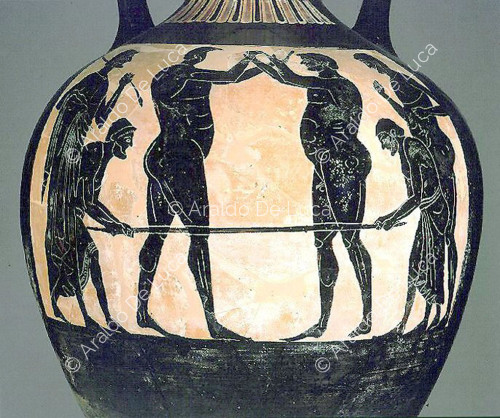 Panathenaic amphora with chariot race scene