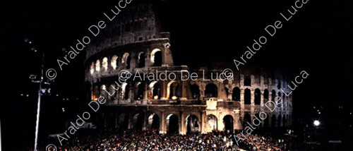 Veduta notturna del Colosseo