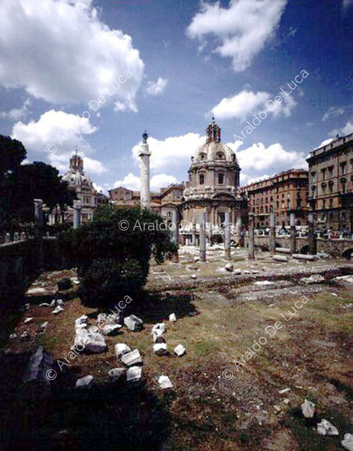 La basilique Ulpia et la colonne Trajane