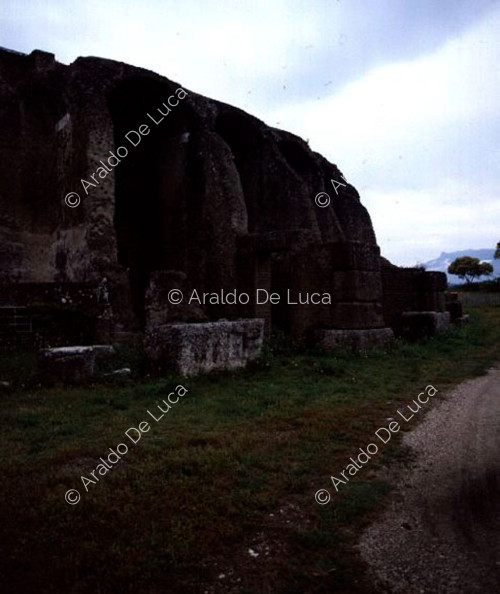 The theatre of Minturno, eastern substructures