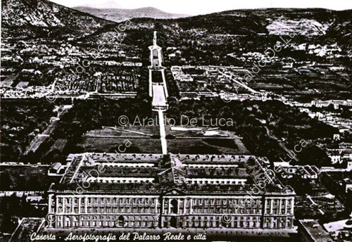 Fotografia aerea del Palazzo Reale e città 