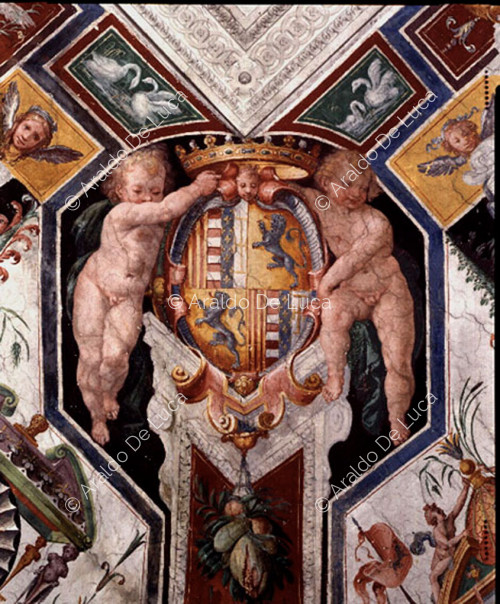 Fresco con el escudo de Acquaviva