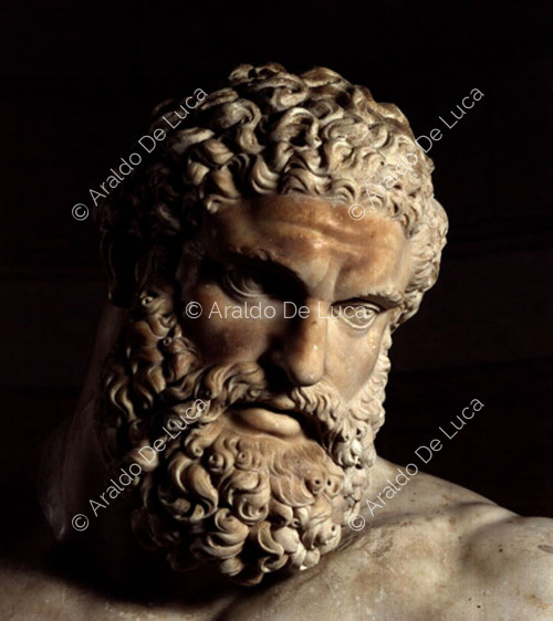 Kolossale Statue des Herkules Farnese