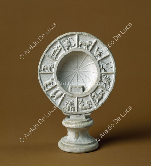 Zodíaco romano con los diferentes signos del zodíaco