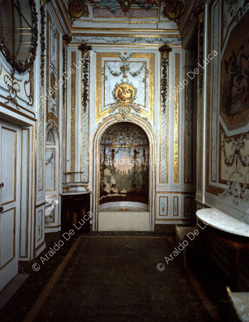 Bagno di M. Carolina con stucchi e affreschi