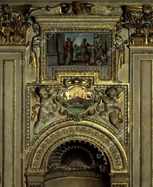 Muro decorado con estuco y fresco con Minerva y Prometeo