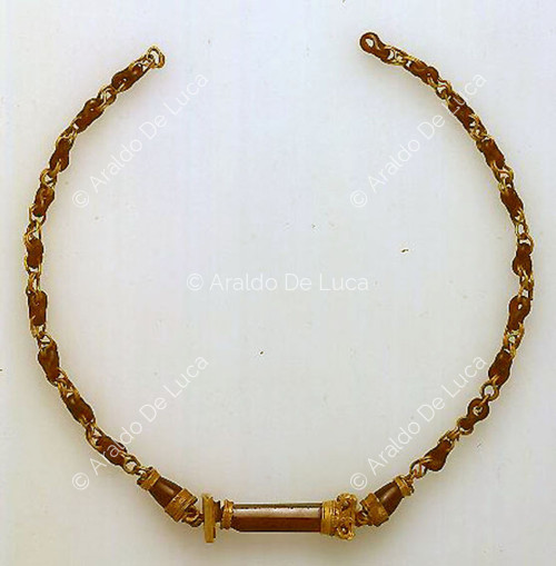 Gold necklace from S. Agata dei Goti