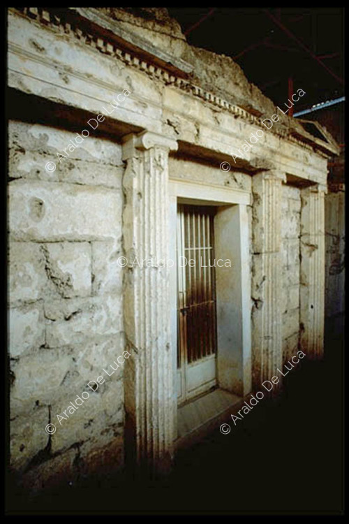 Necrópolis tumba en templo