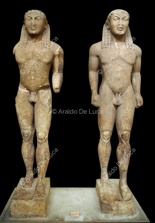Estatuas de Cleobis y Bitón de piedra