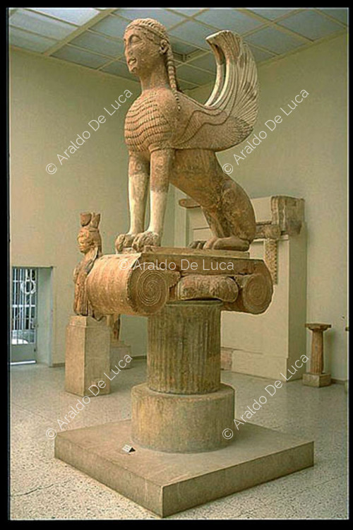 Estatua de la esfinge de Nassi