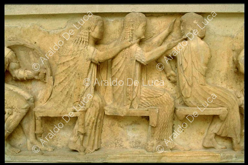 Tesoro de Sifni con Atenea, Hera y Démeter