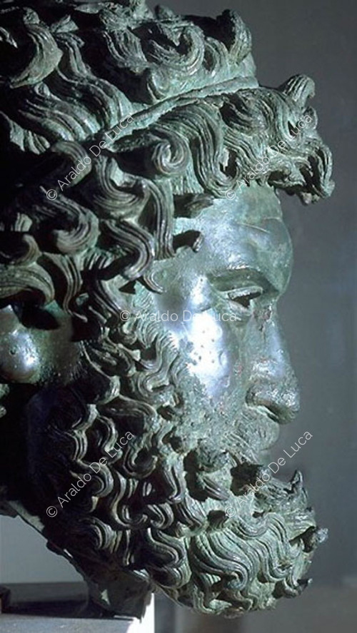Testa maschile barbata di pugile, in bronzo