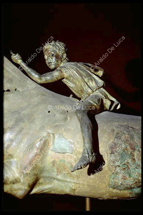 Estatua de caballo con nino de Capo Artemisio