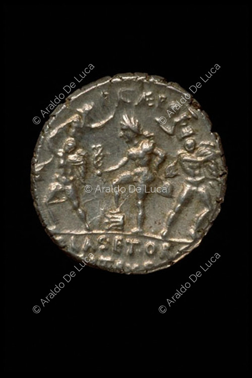 Nettuno al centro contornato da Anapias e Amphinomus che trasportano i propri genitori, denario repubblicano di Sesto Pompeo