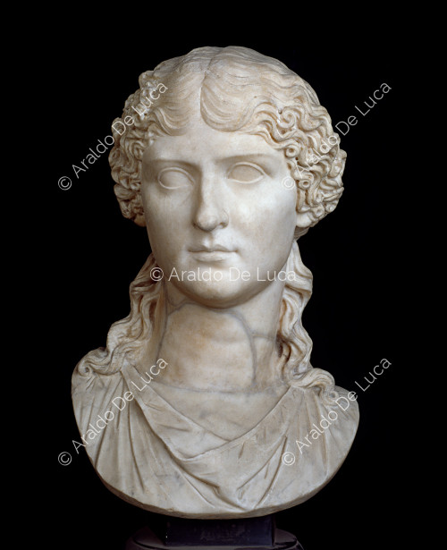 Retrato busto de Agripina Mayor