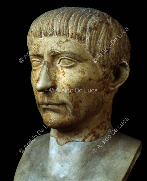 Busto con cabeza de Trajano (?)
