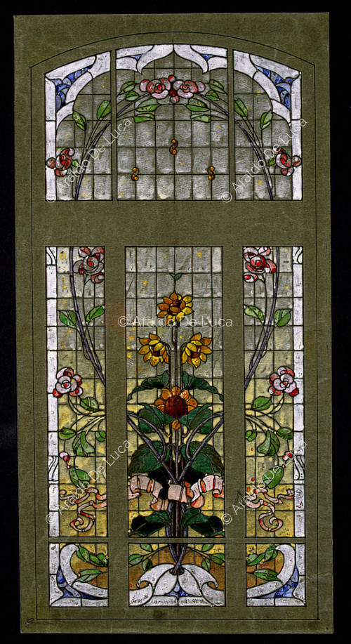Kleines Haus der Eulen. Buntglasfenster mit Sonnenblumen