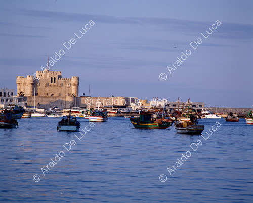 Cittadella di Qaitbay con vista del porto