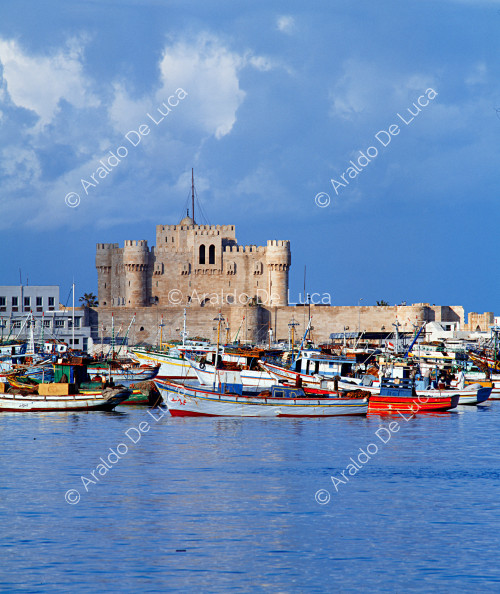 Cittadella di Qaitbay con vista del porto
