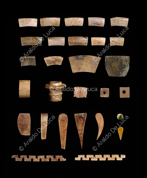 Decorative bone elements, Area of S. Omobono