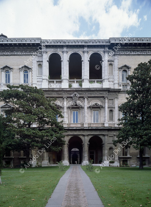 Palazzo Farnese. Rear façade