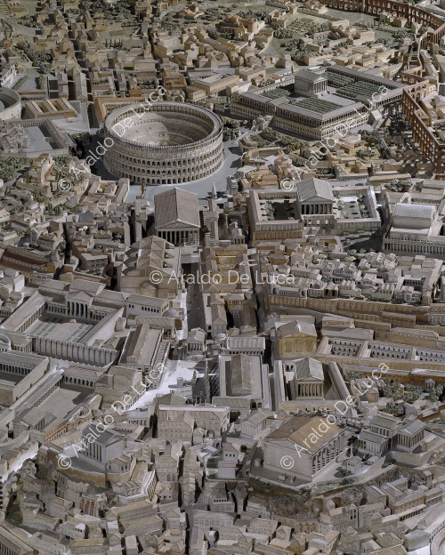 Modell des kaiserlichen Roms. Detail mit dem Kolosseum und dem Forum Imperialum