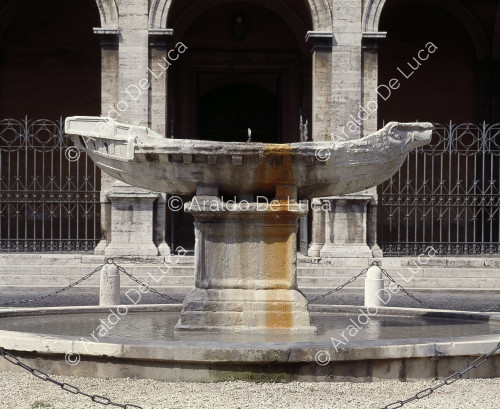 Navicella Fountain in the square of the same name