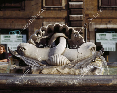 Particolare della fontana del Pantheon