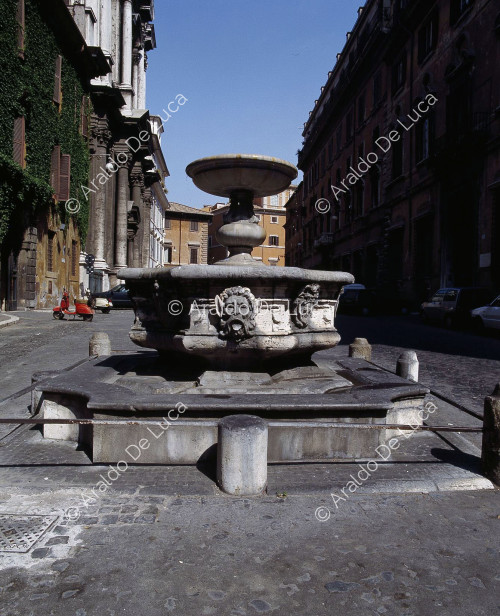 Mascherone of the fountain in Piazza Campitelli