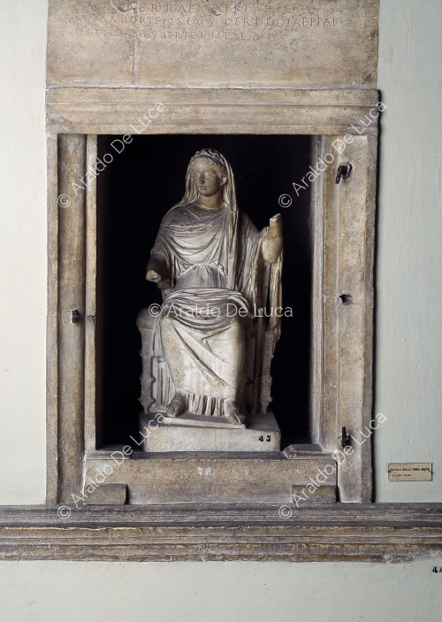 Relief mit der Magna Mater