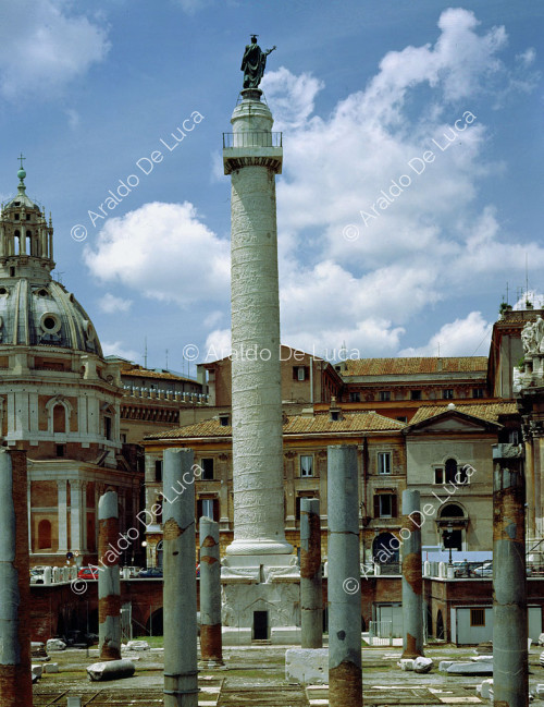 La basilique Ulpia et la colonne Trajane