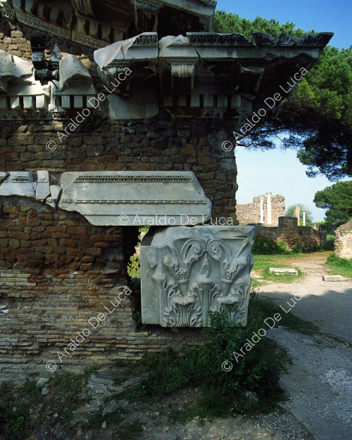 Tempel von Rom und Augustus