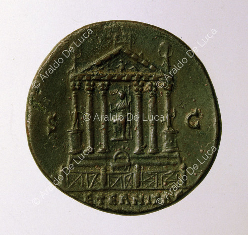 Temple de Faustine, sestertius romain impérial frappé par Antonin le Pieux