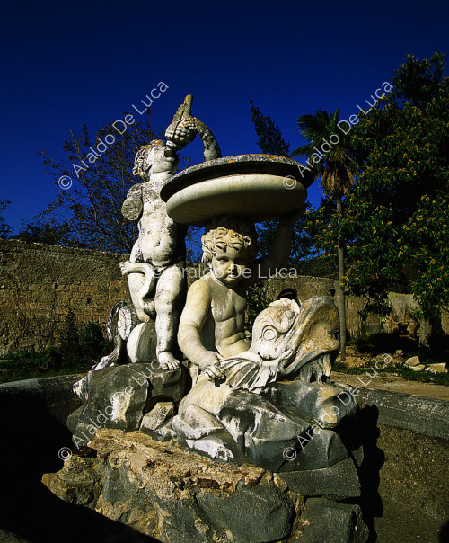 Fontaine avec groupe statuaire
