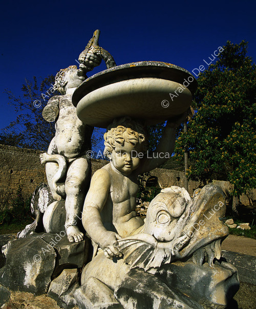 Fontaine avec groupe statuaire