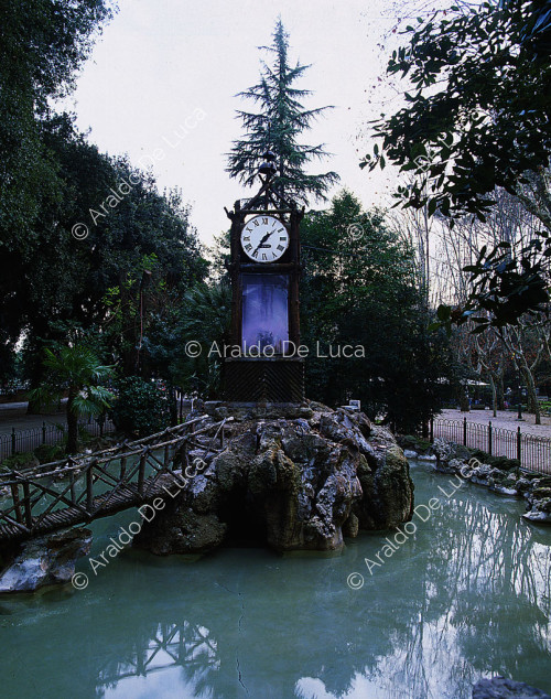 Reloj en los jardines de Villa Borghese

