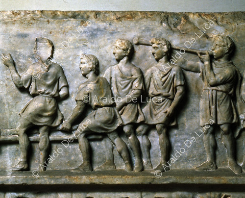 Fregio: processione dal tempio di Apollo Sosiano