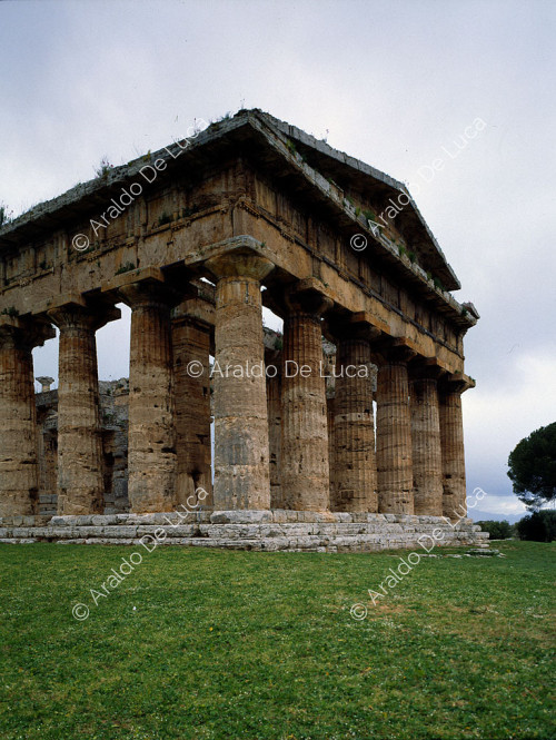 Veduta esterna del tempio di Hera