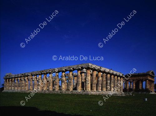 Vista exterior del templo de Hera (Basílica)