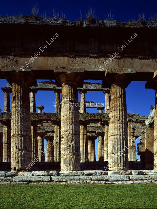 Vista exterior del templo de Hera 