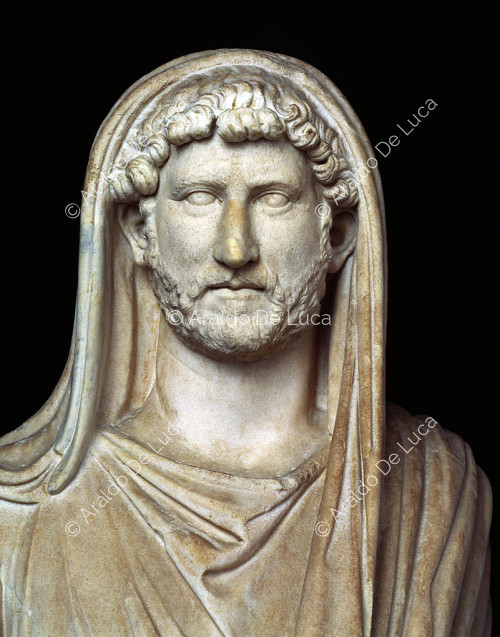 Estatua de Adriano come Pontifex Maximus