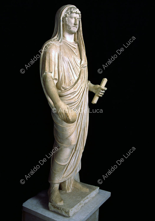 Statua di Adriano come Pontifex Maximus